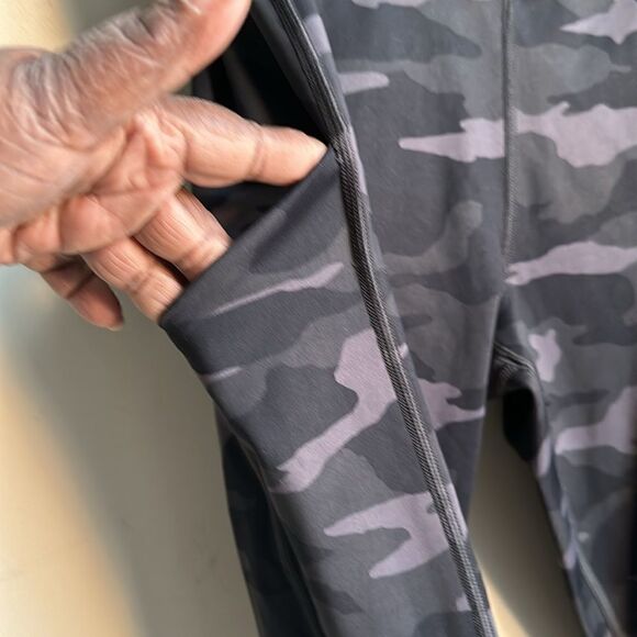 Athleta CAMO Print Leggings S - Picture 4 of 9